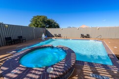 Holiday Inn Express & Suites BASTROP