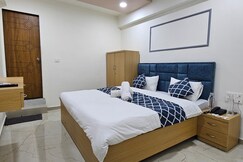 HOTEL APEX INN