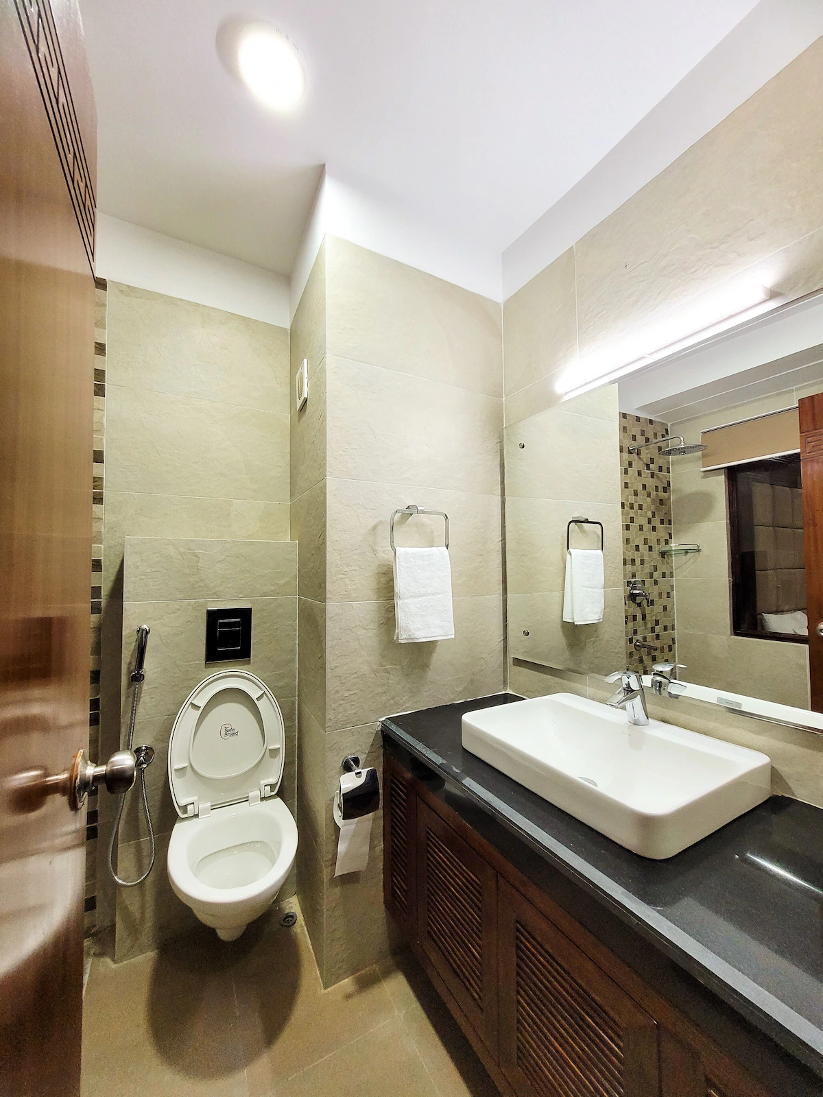 Hotel The Kaiser Palace - Tap to explore photos