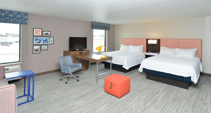 Hampton Inn & Suites by Hilton Menomonie-UW Stout Room Type - 2QN STDO MIC FRIDG WTBR NS