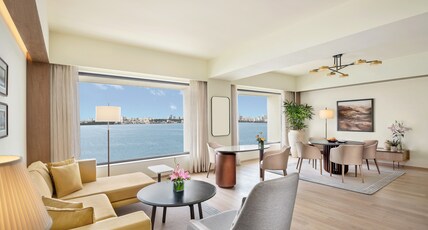 Trident Nariman Point Room Type - Deluxe Suite with two way Airport transfers