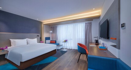 Holiday Inn Express Shanghai Jinshan Room Type - 1 King Bed Standard Extra Floor Space