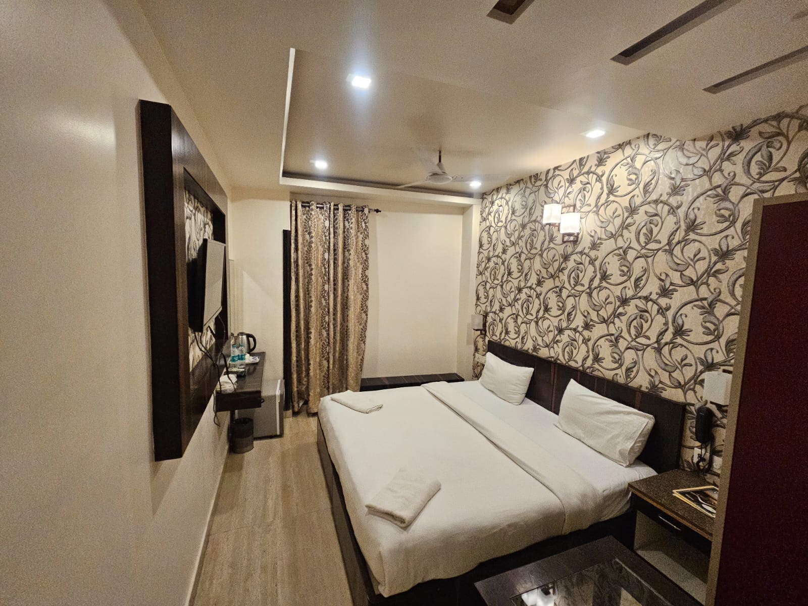 Hotel Varanasi Heritage - Tap to explore photos