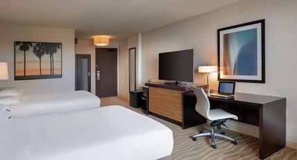 DoubleTree by Hilton Hotel San Diego - Mission Valley Room Type - 2 QN BEDS W FRIDGE - MICRO