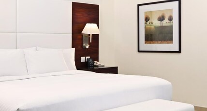 Hilton Dubai The Walk Room Type - Deluxe Studio, 1 King Bed, Sea View