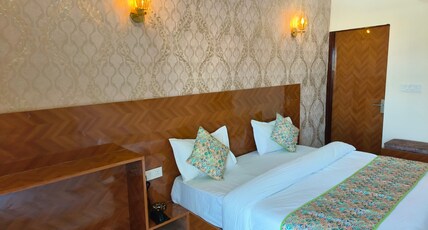 Hotel RS Haveli Jaipur Room Type - luxury room with balcony