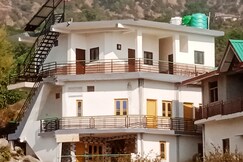 Mountain view Homestay Rakh