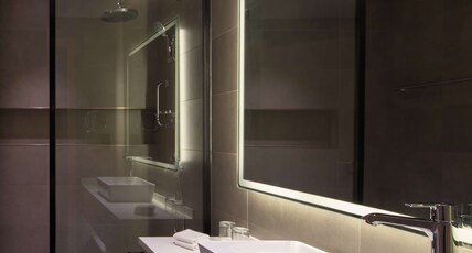 Park Inn by Radisson Hotel & Apartments Kuwait Room Type - Premium Room