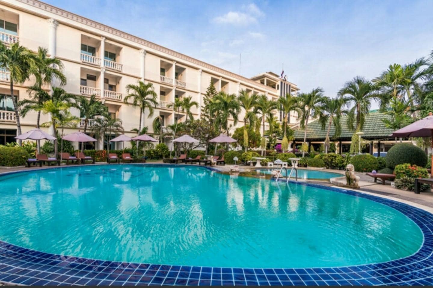 Romeo Palace Hotel Pattaya - Tap to explore photos