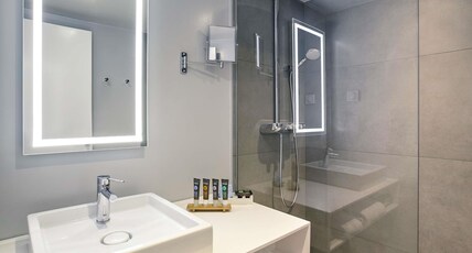 Novotel London Waterloo Room Type - Executive Room with Queen-size bed Novotel London Waterloo Room Type - Executive Room with Queen-size bed