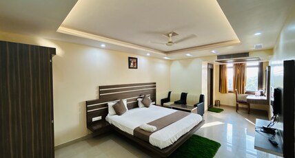 Hotel Saraswati Inn Room Type - Executive Room Hotel Saraswati Inn Room Type - Executive Room