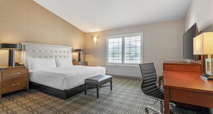 Best Western Plus Stevenson Manor Room Type - 1 King Bed, Communication Assistance, Non-Smoking, Full Breakfast