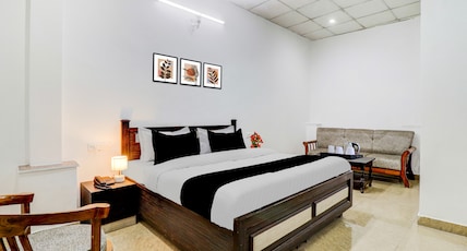 Hotel O Dehradun Central Railway Junction Formerly Bhagwan Guest House Room Type - Classic with Balcony Hotel O Dehradun Central Railway Junction Formerly Bhagwan Guest House Room Type - Classic with Balcony