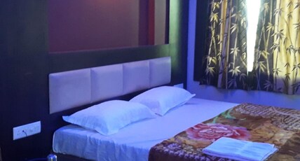 Hotel Siddhi Vinayak Room Type - Deluxe Room