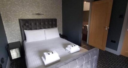 OYO Ivy Hotel Room Type - Standard Triple Room