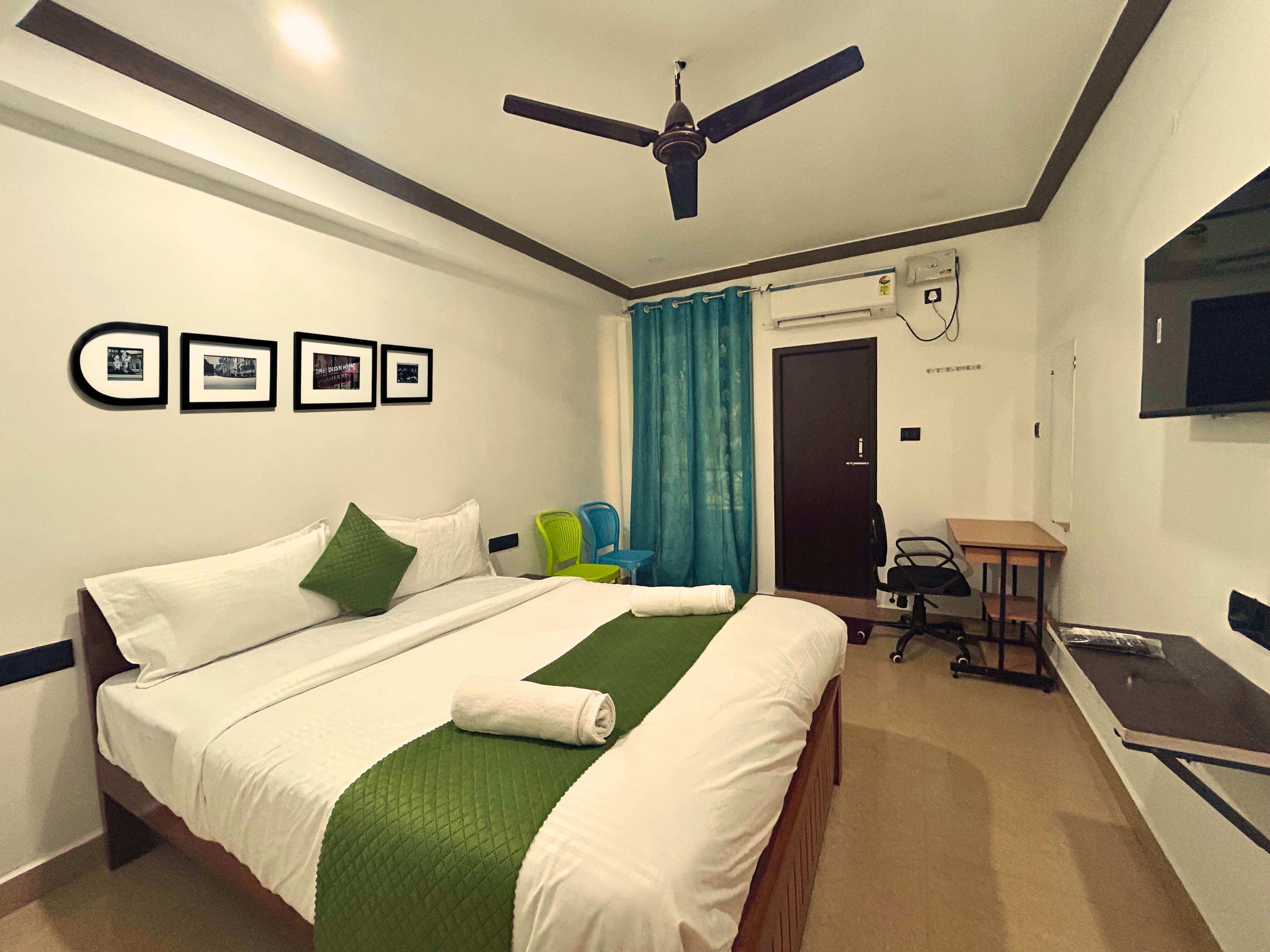 Britalina by the Sea 200m from Calangute Beach - Tap to explore photos