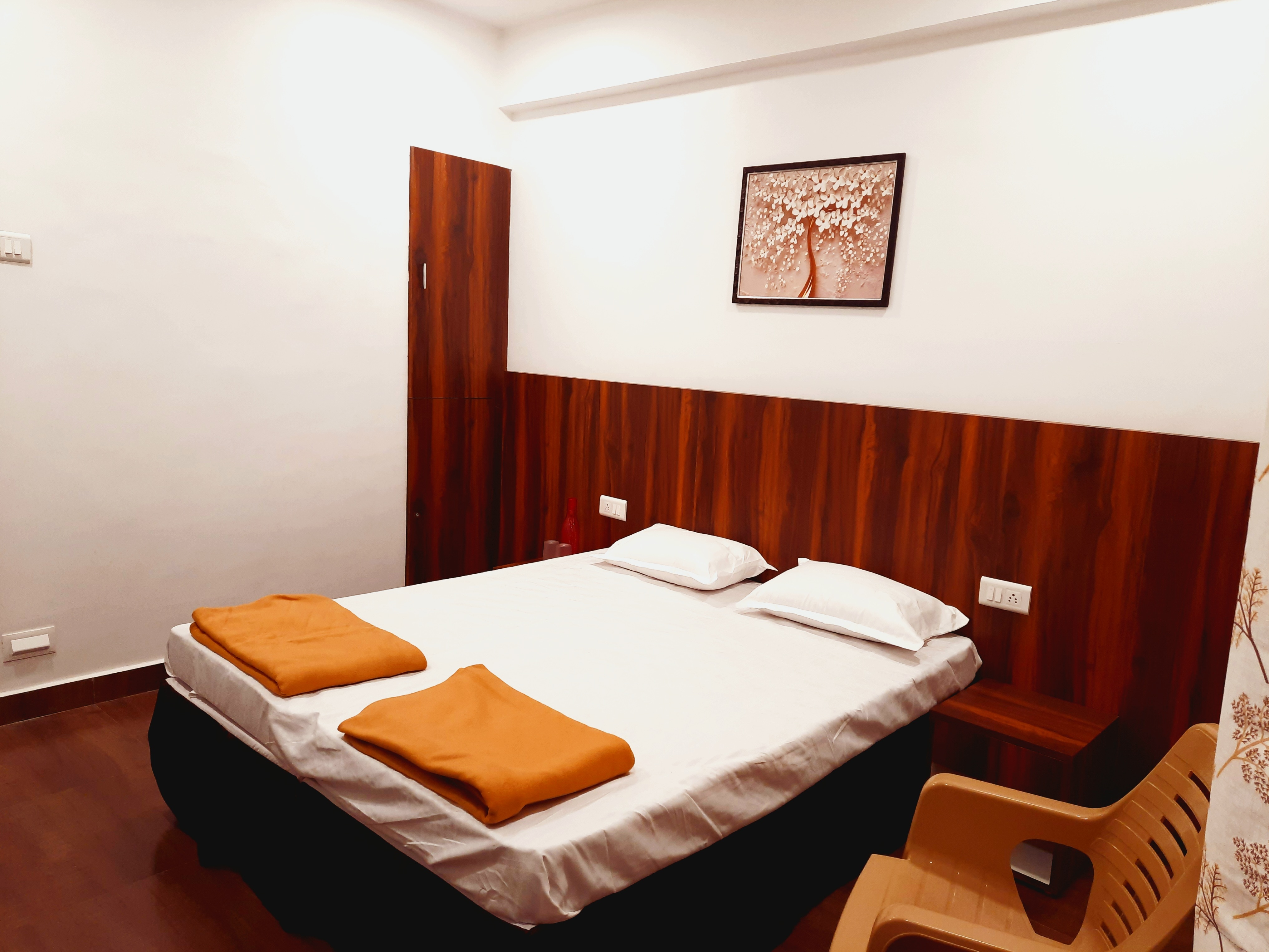 Sunshine Stay - Tap to explore photos