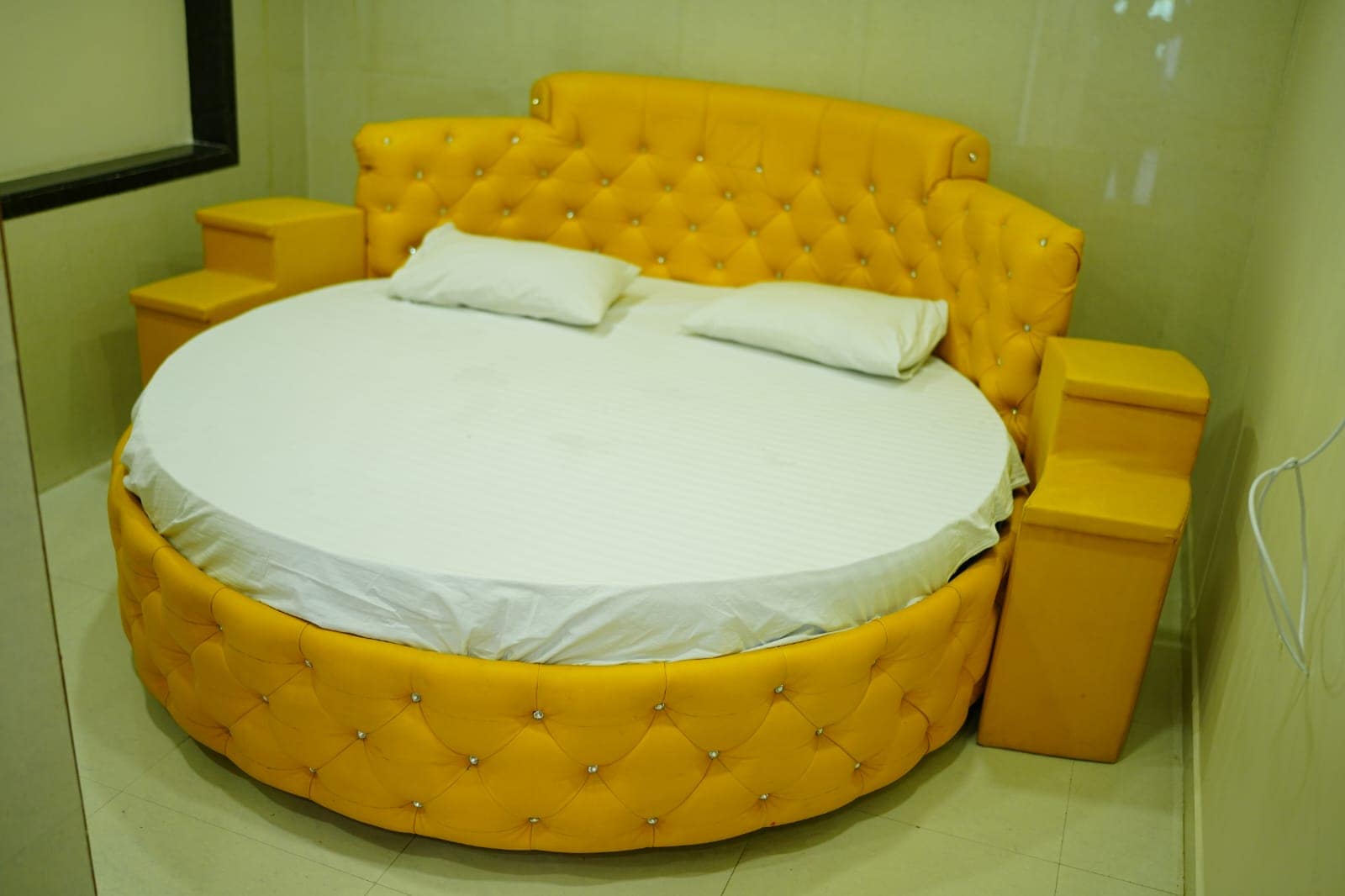 Hotel Aryan - Tap to explore photos