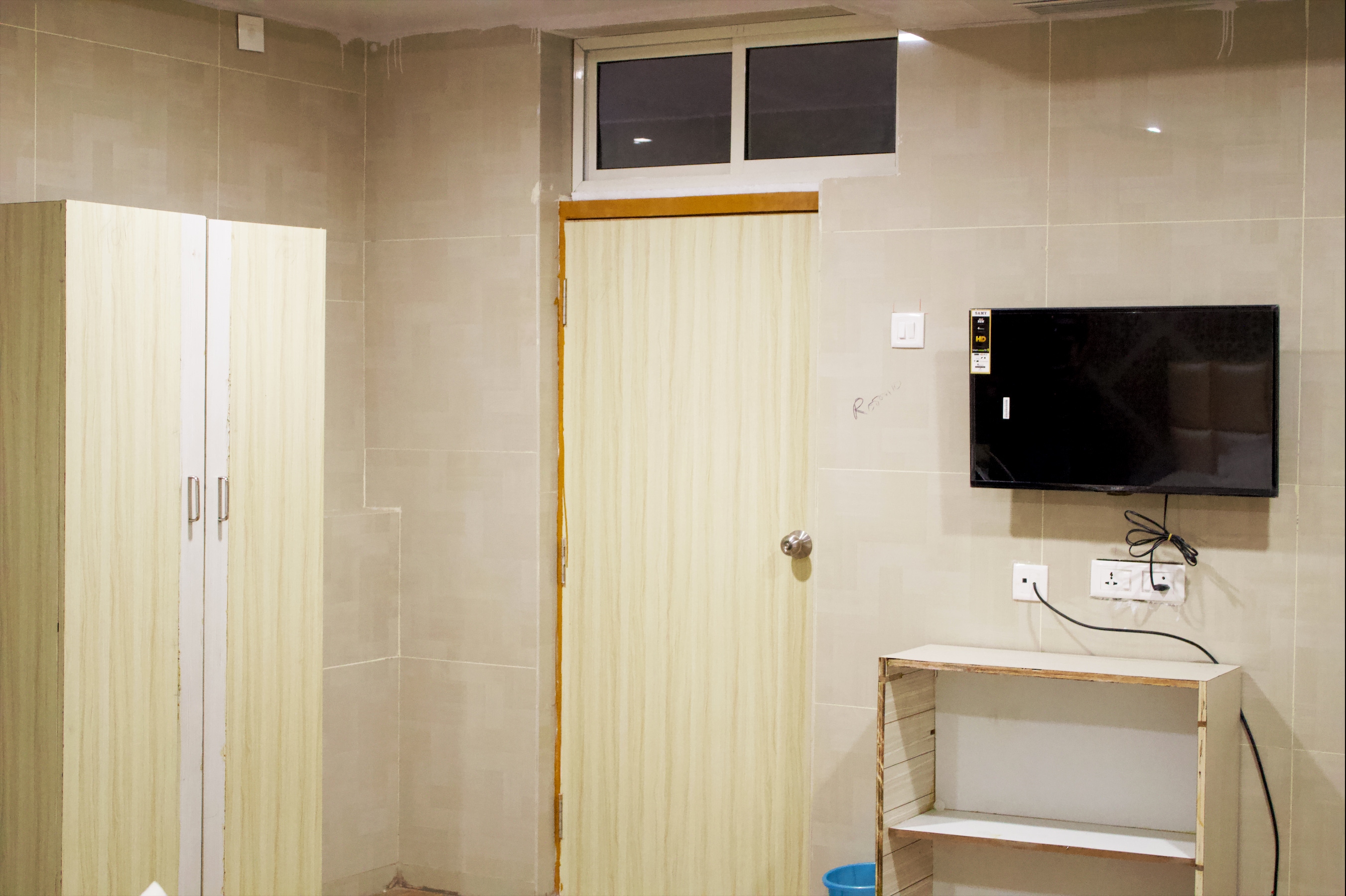 Hotel White Hous Inn - Tap to explore photos