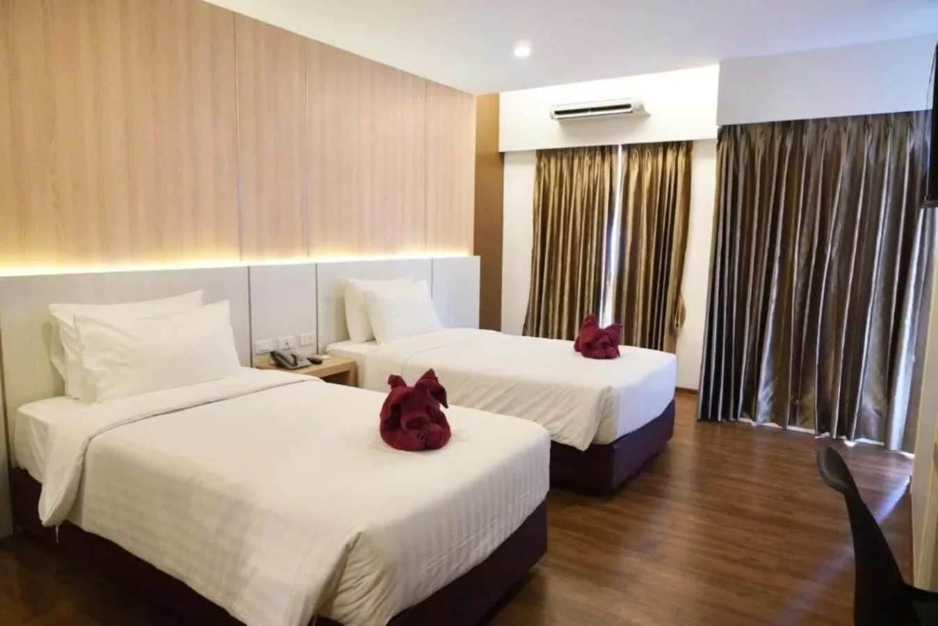 M Casa Hotel Pattaya - Tap to explore photos