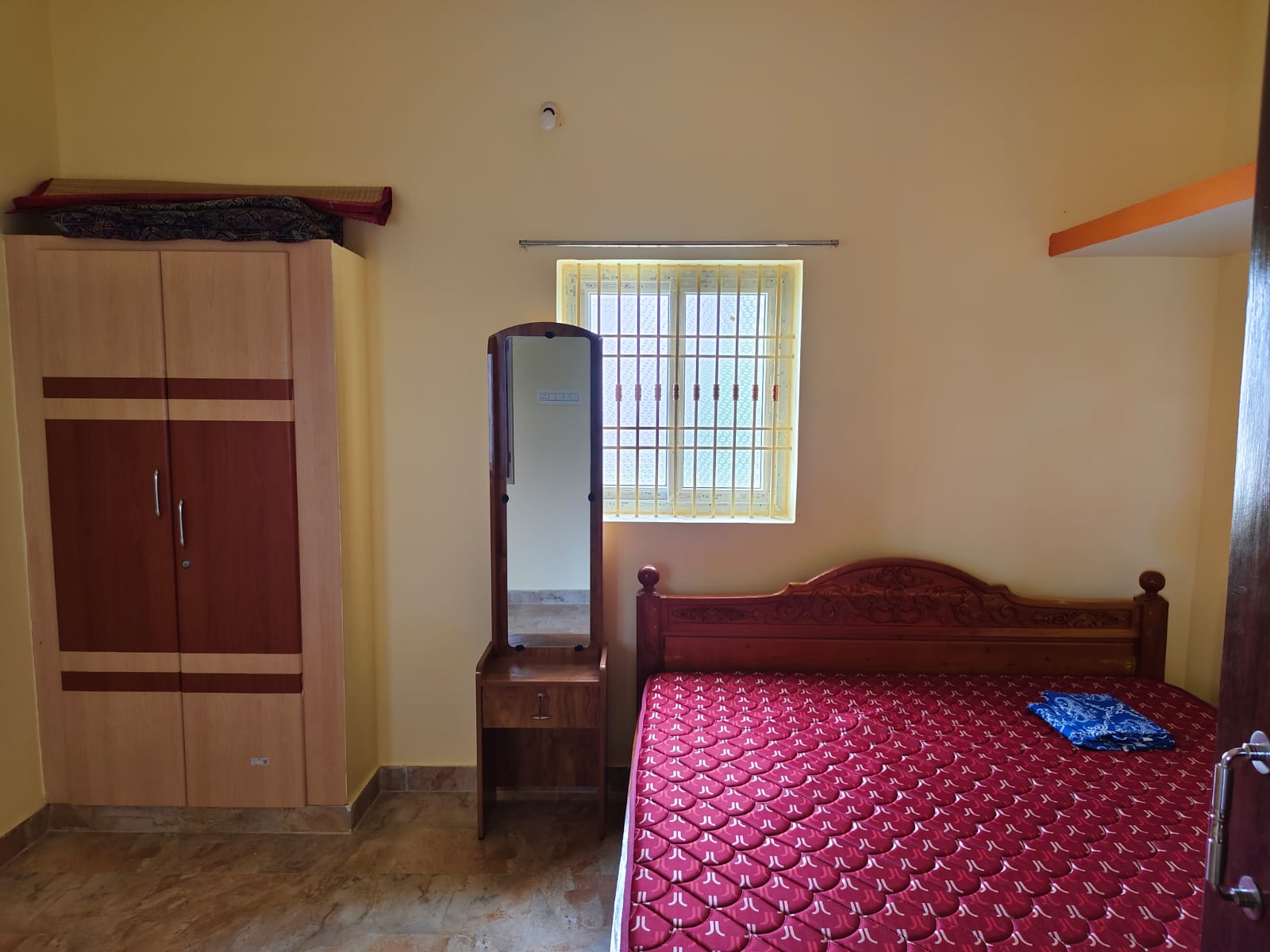 Senthil GRS House Stay - Tap to explore photos
