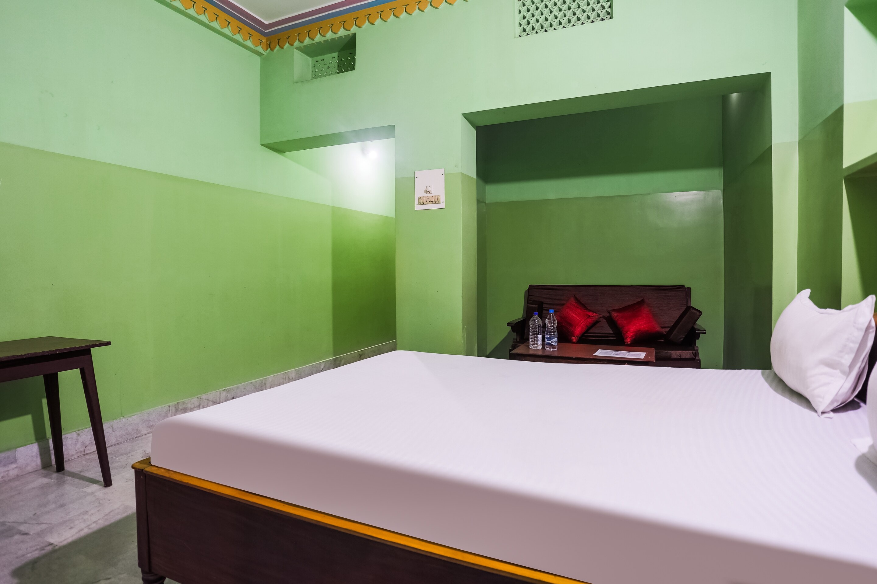 SPOT ON Indra Bhawan Lodge - Tap to explore photos