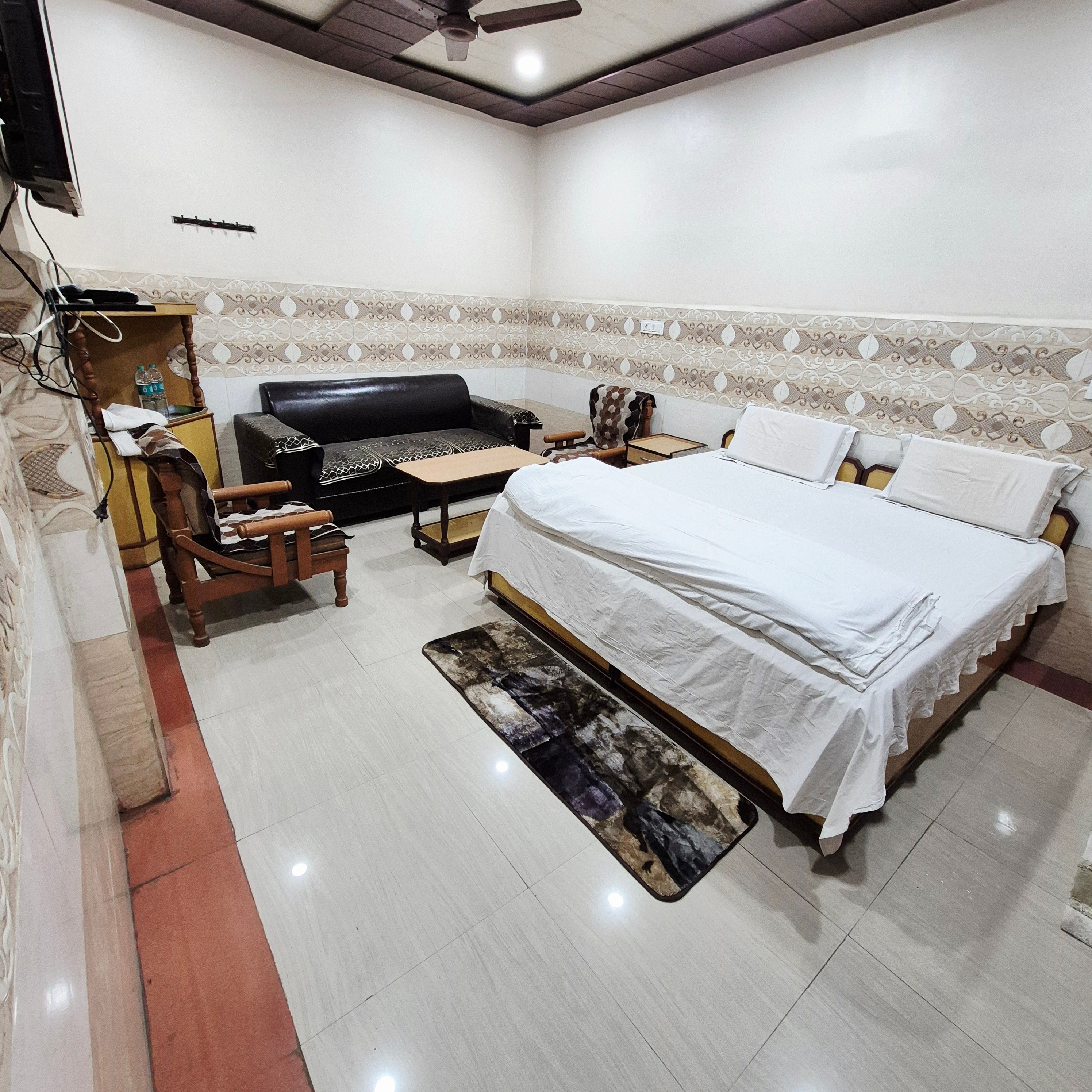 Taj Guest House - Tap to explore photos