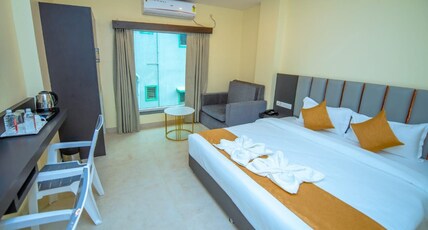 HOTEL SUNBAY - 700 mtr From Jagannath Temple Room Type - EXECUTIVE ROOM