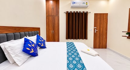 Shree Hanumat Kripa Dham Room Type - Deluxe Room with Balcony King Bed Shree Hanumat Kripa Dham Room Type - Deluxe Room with Balcony King Bed