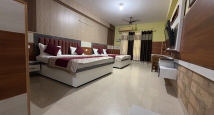 Hotel Vishwamitra  Room Type - Suite (4X)