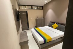 Rooms of OSPITE HOTEL 2Min Walkin Distance from surat railway station