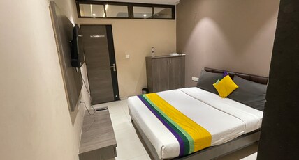 OSPITE HOTEL 2Min Walkin Distance from surat railway station Room Type - Deluxe Room