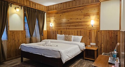 Golden Orchid Chowrasta Room Type - Sup King Room-G/F