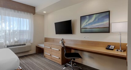 Best Western Plus Sawridge Suites Room Type - 1 Queen Bed, Non-Smoking, Kitchenette, Shower Only, Full Breakfast