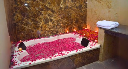 three heavens Room Type - Premium Room with Bathtub