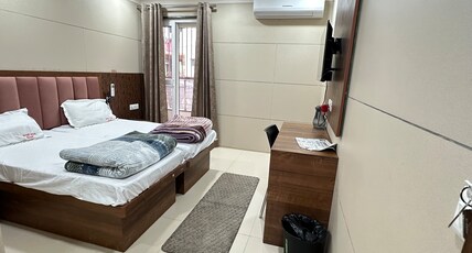 Sant Shree Raja Ram Ji Dharmshala  Room Type - Luxury room with Gallery and city view