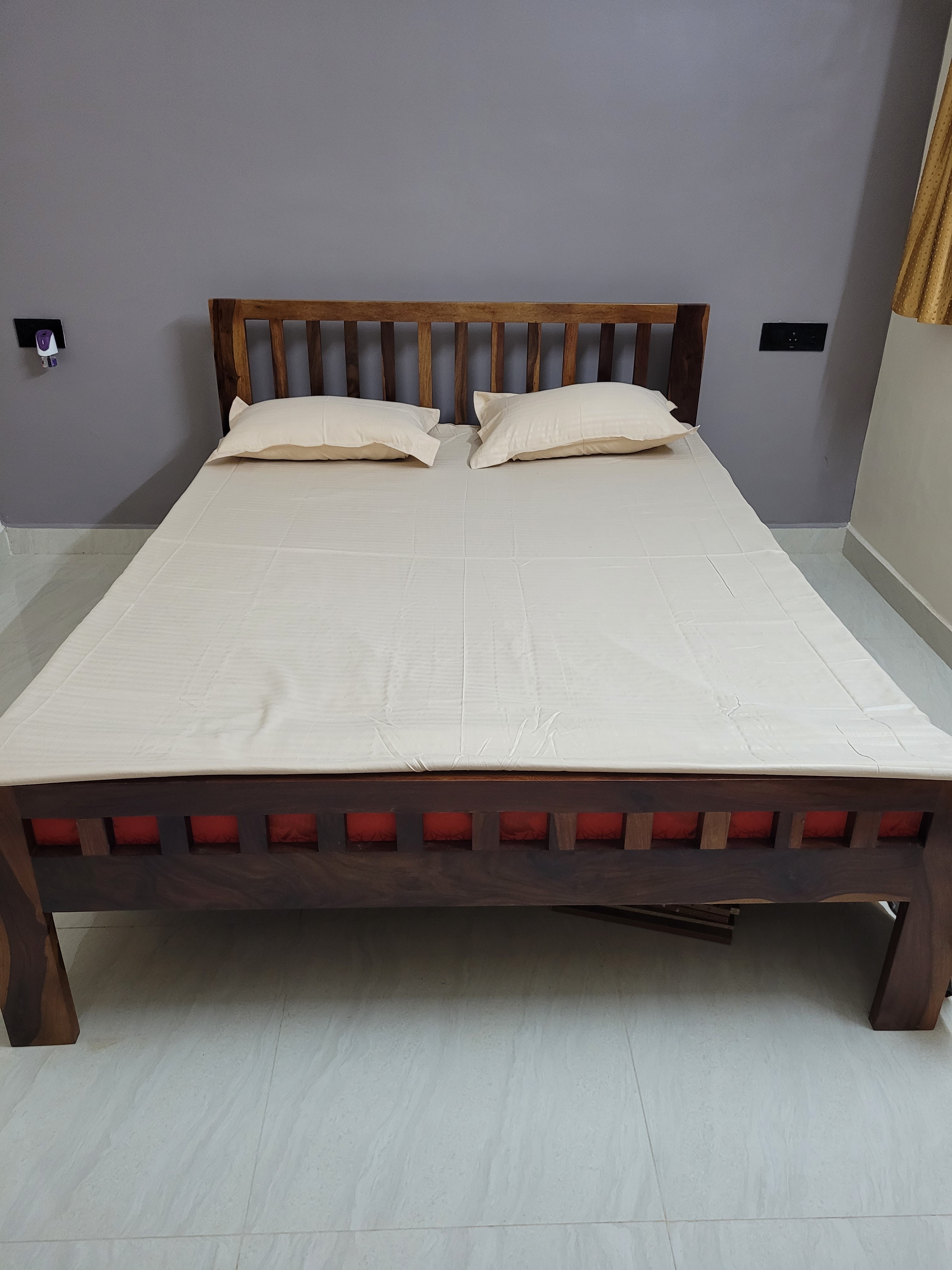 Hideout Resort - Tap to explore photos