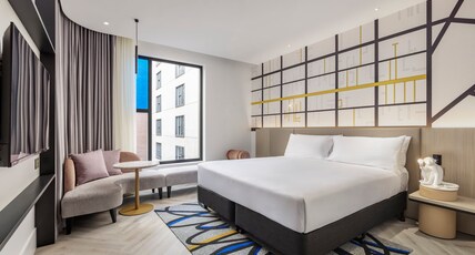 Hotel Indigo MELBOURNE LITTLE COLLINS Room Type - 1 King Standard Courtyard View