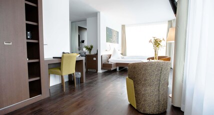Mercure Chur City West Room Type - Deluxe room with 1 double bed