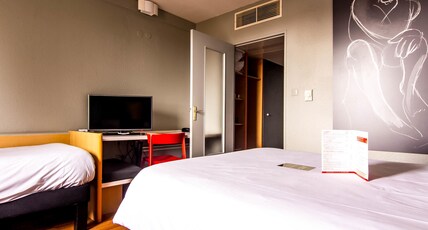 Ibis Colmar East Room Type - Standard Room with 1 double bed and twin beds