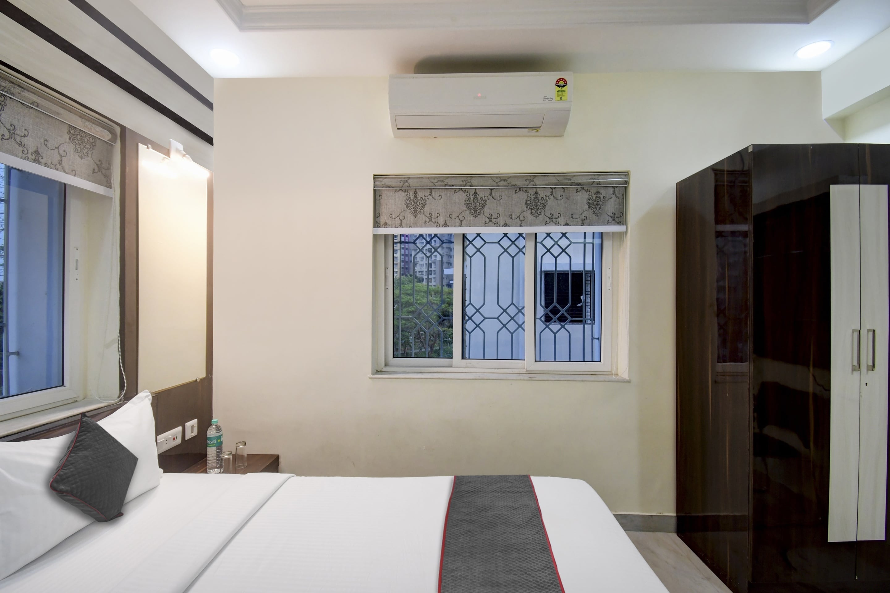 Townhouse TR Residence Newtown - Tap to explore photos