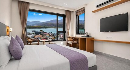 Hotel Himalayan with Ganga View Rooms - 2 minutes walk to Ganga Ghat Room Type - Premium room with ganga view
