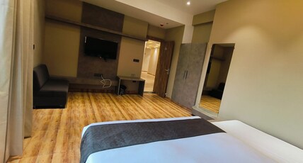 Hotel Maple Residence Room Type - Super Deluxe Room