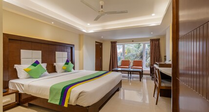 Treebo Suvarna Comforts Room Type - Spacious Premium Room