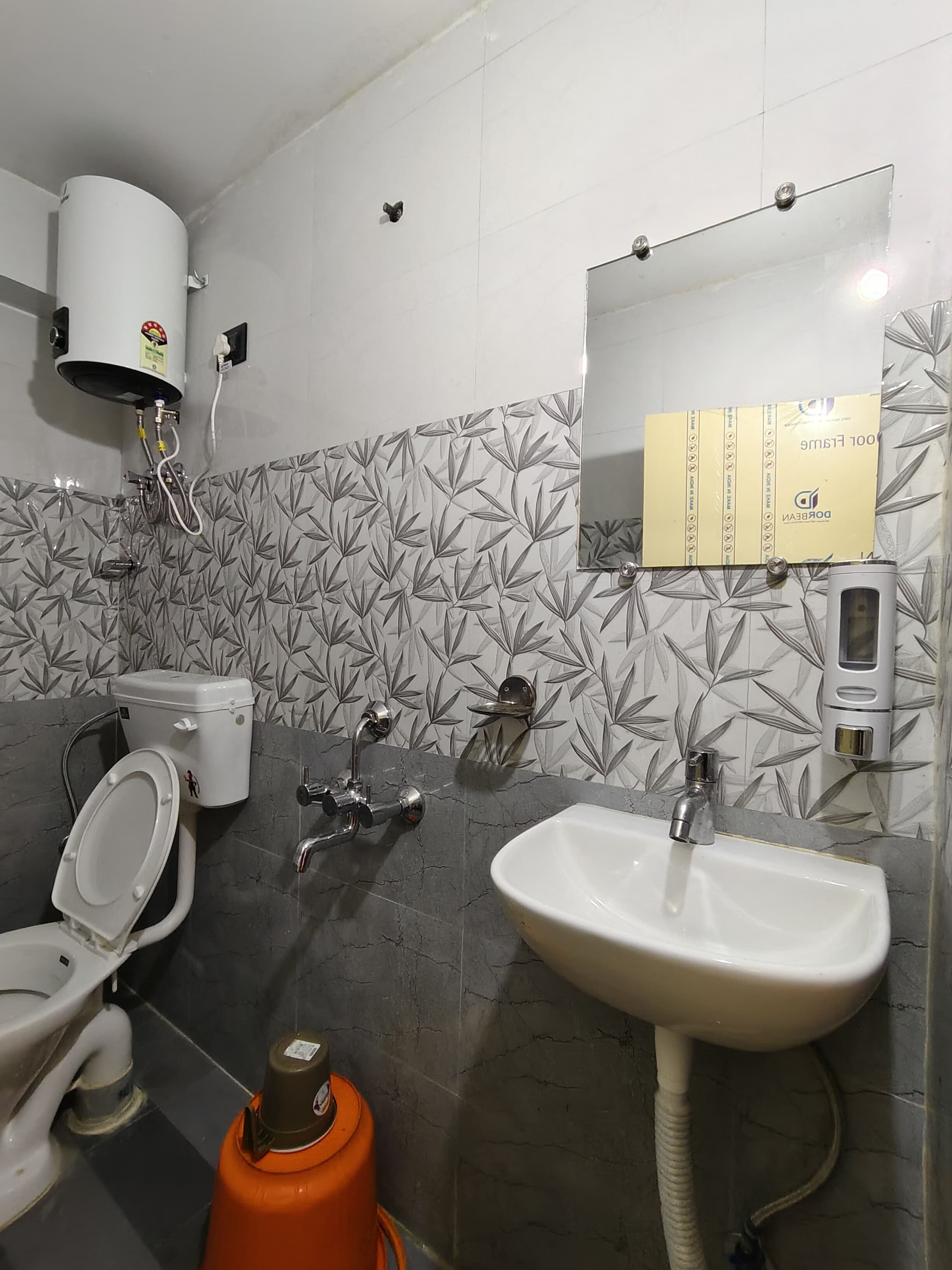 Hotel Vinayak Near Darjeeling Railway Station - Tap to explore photos
