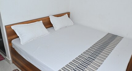 ASHUTOSH HOMESTAY Room Type - 2 BED AC ROOM