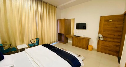 RY LUXURIES HOTEL Room Type - Standard room with double bed