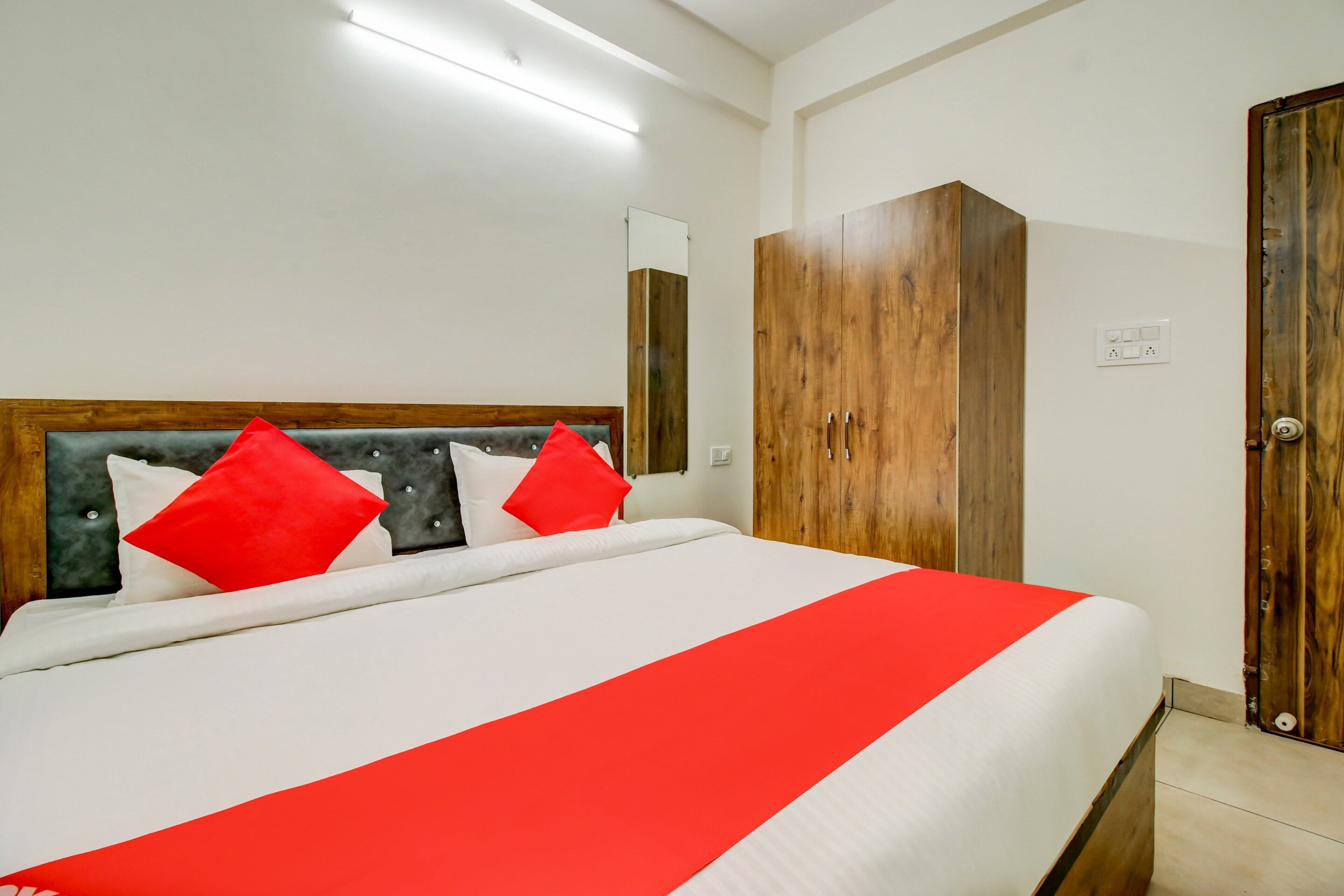Hotel O GULMOHAR GRAND - Tap to explore photos