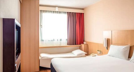 ibis Amsterdam Centre Room Type - One room with 2 Single Size Beds