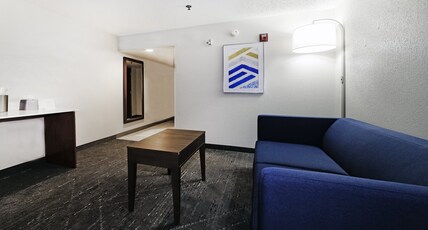 Holiday Inn Express & Suites WALTERBORO I-95 Room Type - 2 Queen 1 Bedroom Suite Comm Access Tub